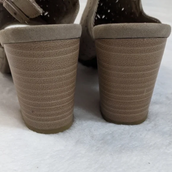 Seychelles Bora Tan Perforated Laser Cut Ankle Strap Chunky Block Heel Sandals - Picture 11 of 14